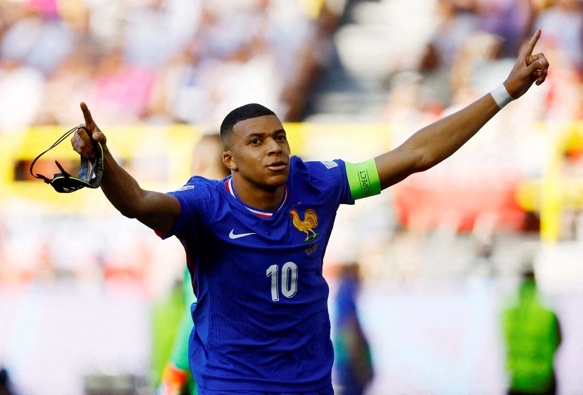 Platini khuyên Mbappe tránh chính trị: Bài học lớn cho giới trẻ và người hâm mộ cá cược - hình ảnh - 78winapp.vip Platini khuyên Mbappe tránh chính trị: Bài học lớn cho giới trẻ và người hâm mộ cá cược - hình ảnh - 78winapp.vip