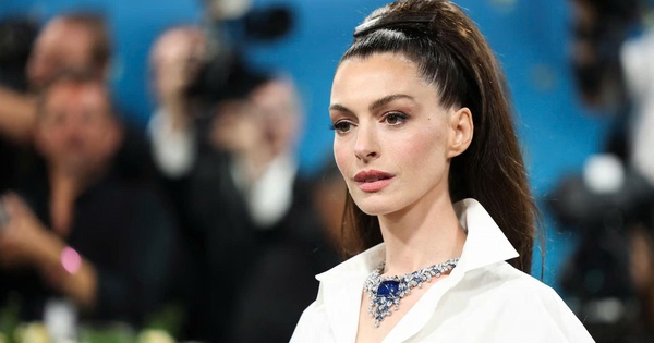 Anne Hathaway gần như bị mù mắt trái suốt 10 năm trước khi phẫu thuật thành công - hình ảnh - 78winapp.vip Anne Hathaway gần như bị mù mắt trái suốt 10 năm trước khi phẫu thuật thành công - hình ảnh - 78winapp.vip