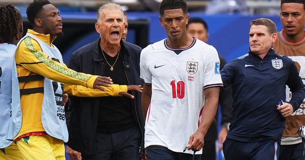 Ngôi sao đội tuyển Anh vi phạm luật mới của FIFA, lại lấy tay che miệng: Nguy cơ nhận án phạt nguội - hình ảnh - 78winapp.vip