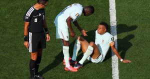 Pháp nín thở khi Mbappe tập tễnh rời sân: ‘Không sao, tôi ổn’: góc nhìn mới cho người chơi Việt