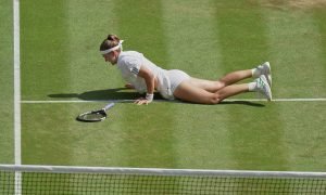 Trượt ngã cũng là một kỹ năng ở Wimbledon: góc nhìn mới cho người chơi Việt