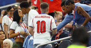 Mẹ Bellingham giúp con trai thoát được án phạt bị cấm trận bán kết Anh – Argentina: góc nhìn mới cho người chơi Việt