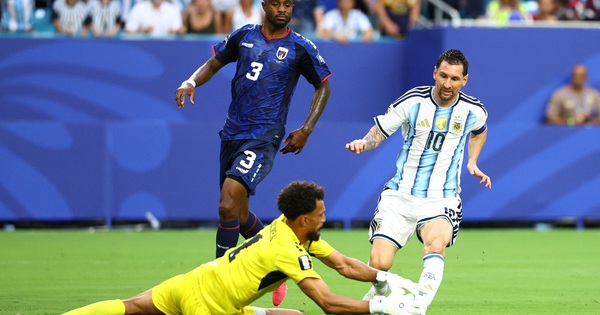 Messi Bị Cầu Thủ Cabo Verde ‘Tấn Công’ Xin Chữ Ký Sau Trận Đấu - hình ảnh - 78winapp.vip