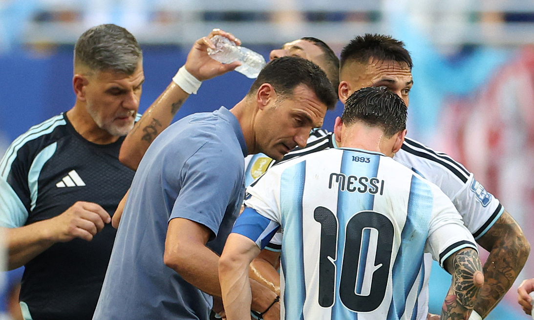 Chỉ đạo trực tiếp từ HLV Scaloni giúp Messi ghi bàn – Cơ hội theo dõi và đặt cược tại 78WIN - hình ảnh - 78winapp.vip Chỉ đạo trực tiếp từ HLV Scaloni giúp Messi ghi bàn – Cơ hội theo dõi và đặt cược tại 78WIN - hình ảnh - 78winapp.vip